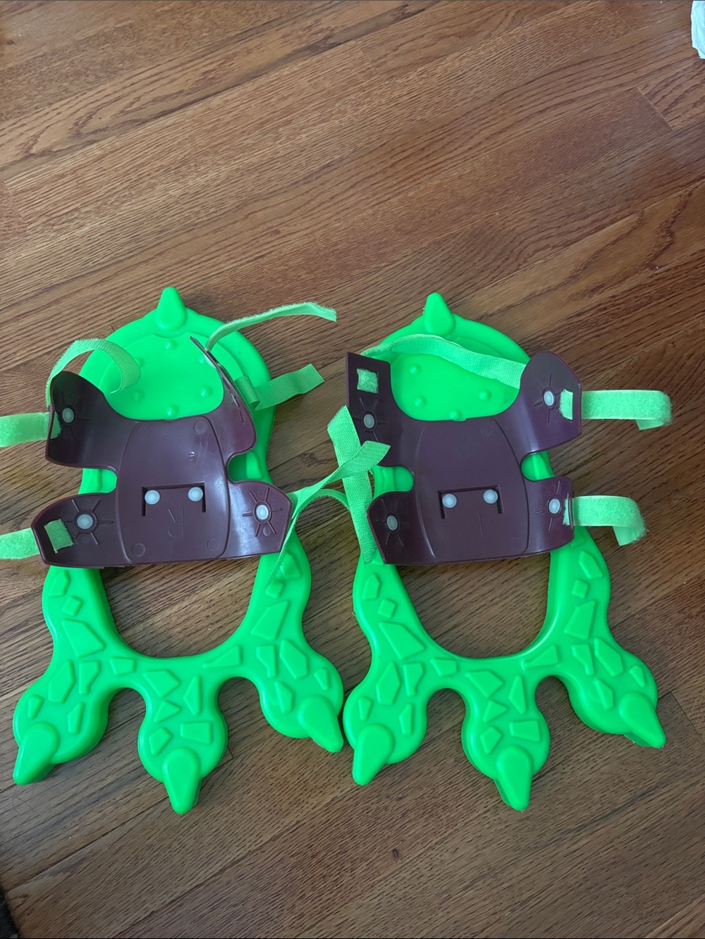 Sport Fun Kids Velcro Strap on Monster Dinosaur Feet Costume or Play - Picture 9 of 13